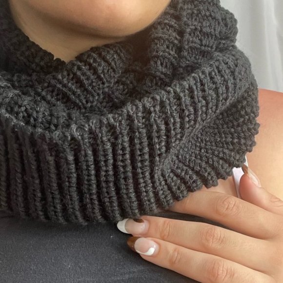 Knit Infinity scarf - Picture 2 of 3